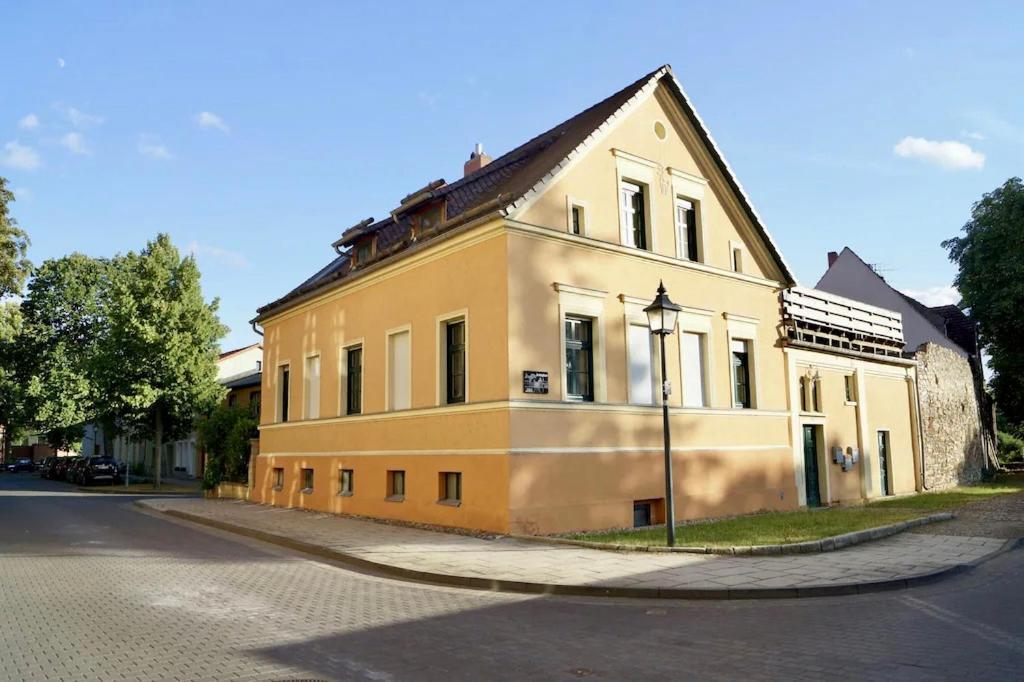 "Ferienwohnung Am Schloss" - Ferienwohnung Mit Blick Auf Das Barbyer Schloss, 5 Gehminuten Bis Zur Elbe Zewnętrze zdjęcie