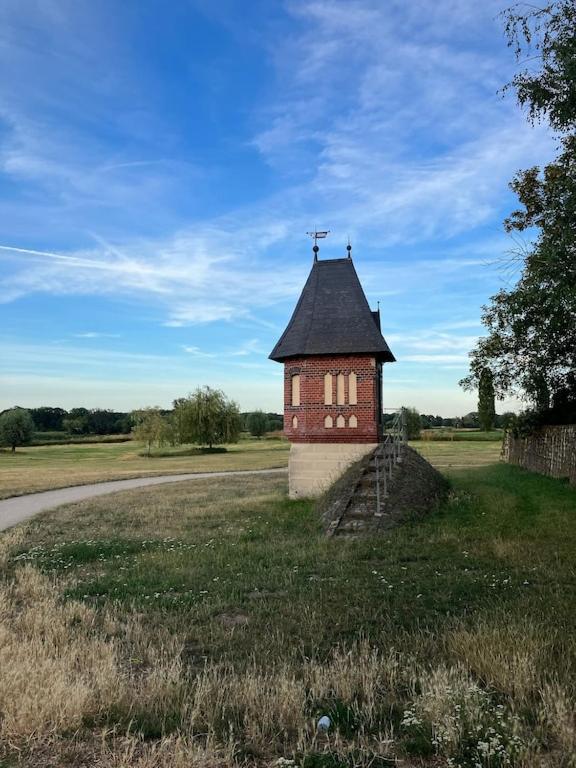 "Ferienwohnung Am Schloss" - Ferienwohnung Mit Blick Auf Das Barbyer Schloss, 5 Gehminuten Bis Zur Elbe Zewnętrze zdjęcie